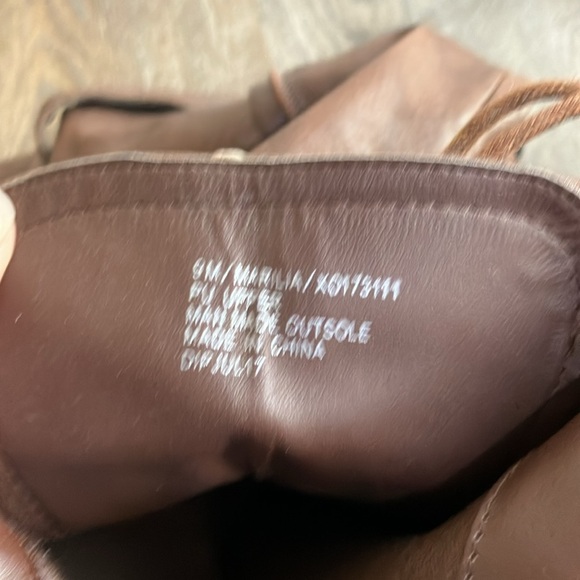 Cute fashion boots. Size 9 - Picture 5 of 5